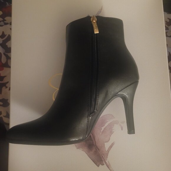 Shoes - Picture 2 of 4